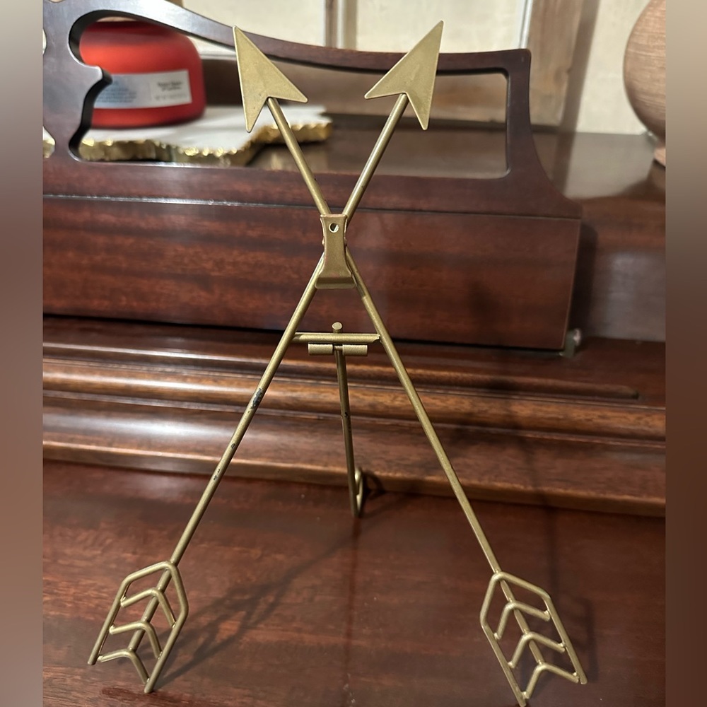 Arrow picture frame
